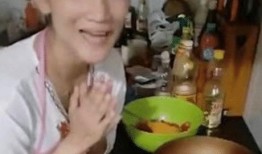 娱乐圈吃瓜直播间夜宵吃不完,吃不完的瓜，笑不完的夜